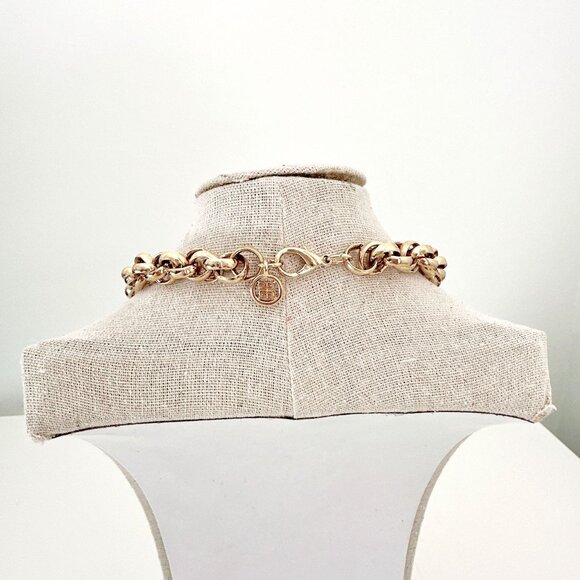 VINTAGE 1980s GIVENCHY GOLD TONE LINK CHAIN NECKLACE 4G LOGO CHARM - Picture 5 of 10
